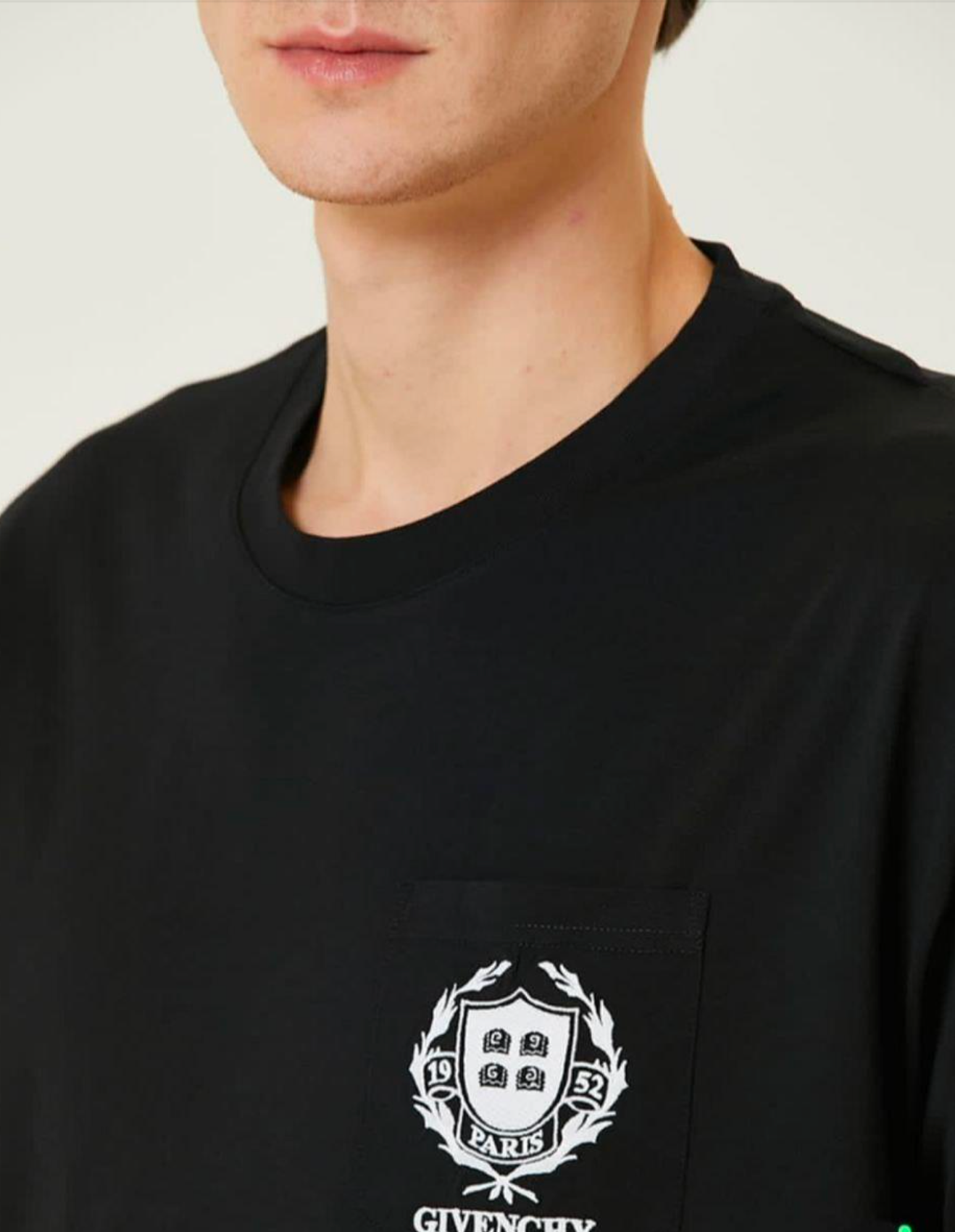 T-shirt noir Givenchy à col imprimé logo.