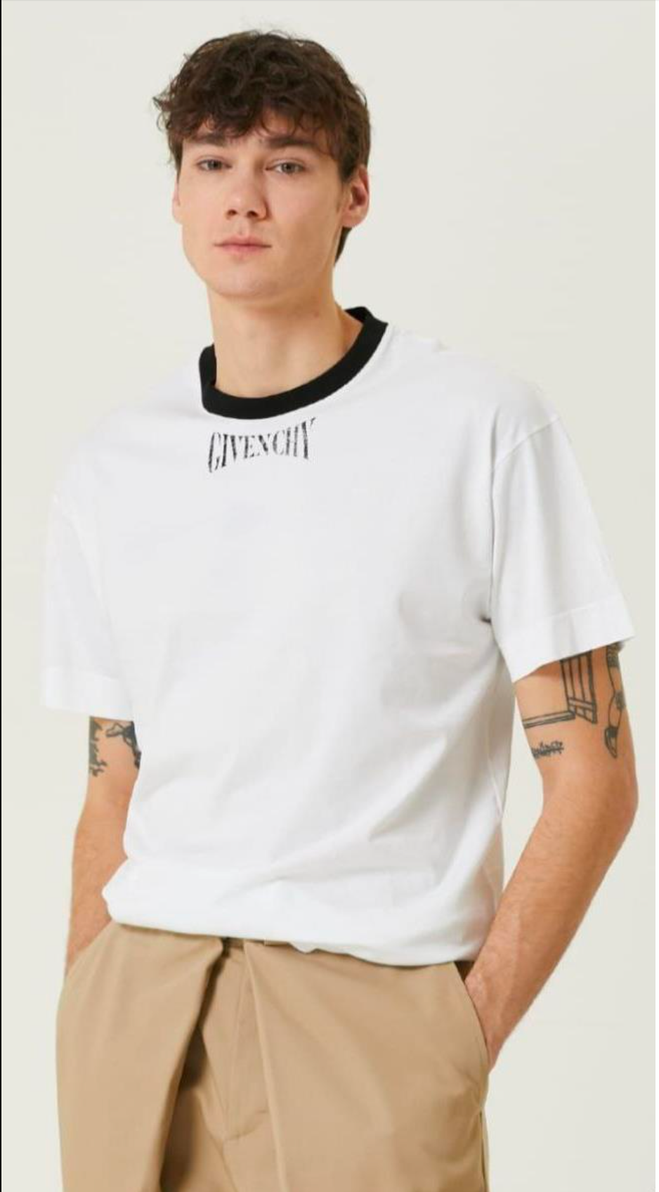 T-shirts Givenchy : Luxe graphique vs Essentiels minimalistes
