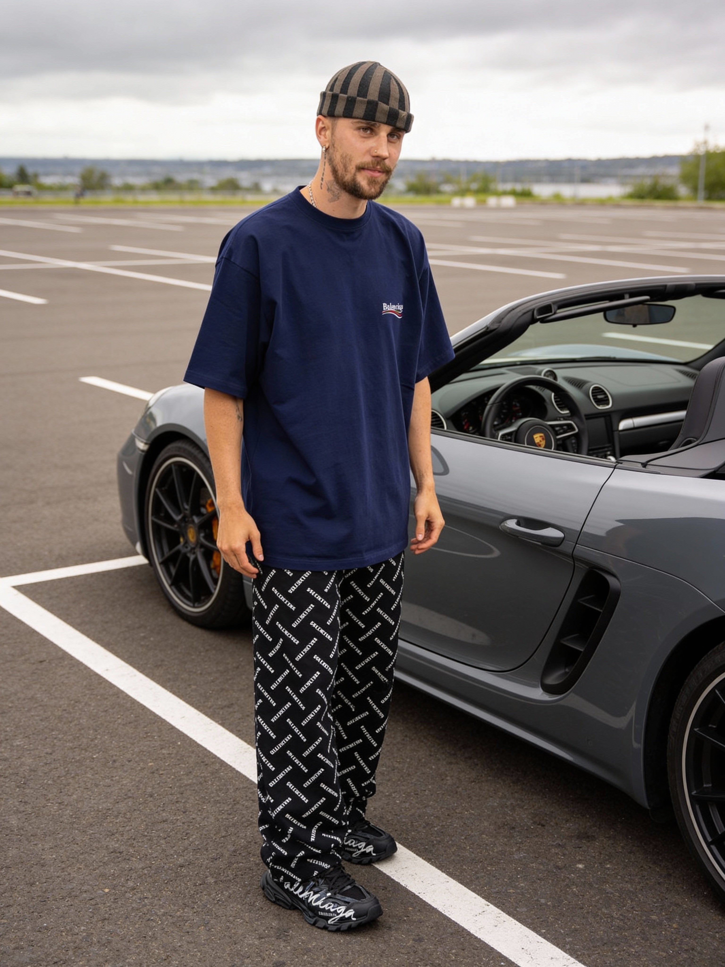 Pourquoi les t-shirts et les sweats à capuche définissent la mode de luxe contemporaine