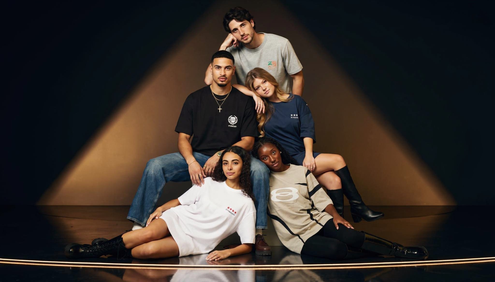 freepik__highfashion-luxury-lookbook-photograph-img1-a-grou__21367_fe77b36a-5a93-44c2-9e49-abf5aa1ff0a3